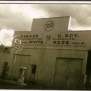 Voici le garage Oscar Roy, nouveau propriétaire du garage Bélanger (Baker) sis au coin St-Janvier et 5e avenue. Ce commerce donnait des services de mécanique et de gasoline. Eugène Pitou Lemay deviendra propriétaire de ce garage au cours des années 50. 